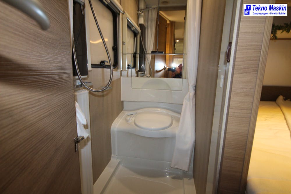 Adria ADORA 522 UP Alde varme-Pose markise.#14