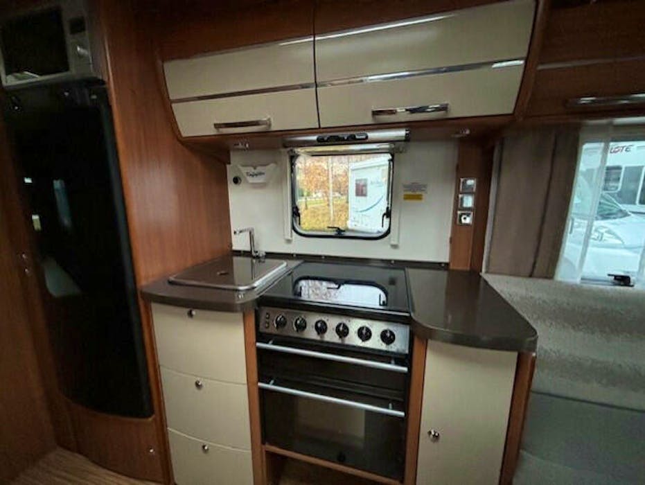 Adria Alpina 663 UK#10