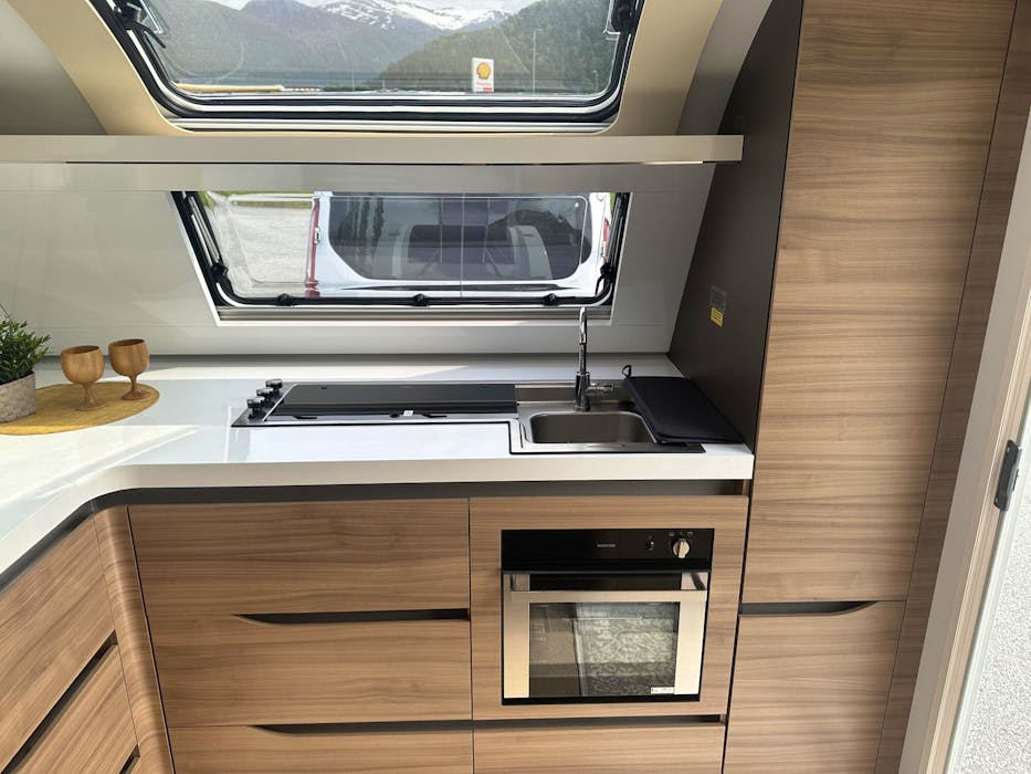 Adria Alpina 753 HK#9
