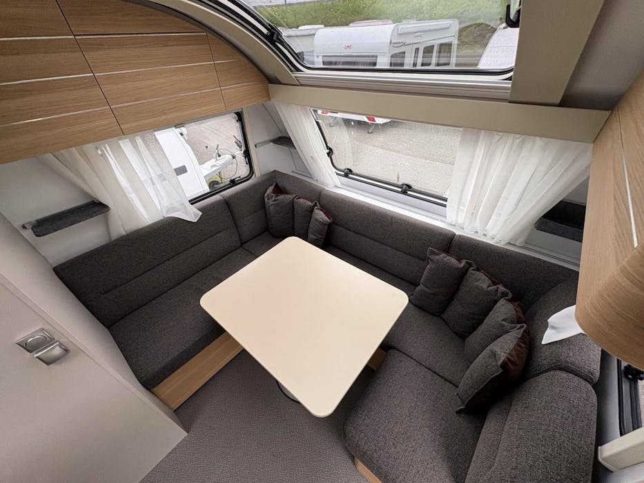 Adria Adora 502 UL 2 enkle senger / Flott sittegruppe i front / ALDE#6