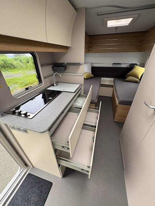 Adria Adora 502 UL 2 enkle senger / Flott sittegruppe i front / ALDE#11