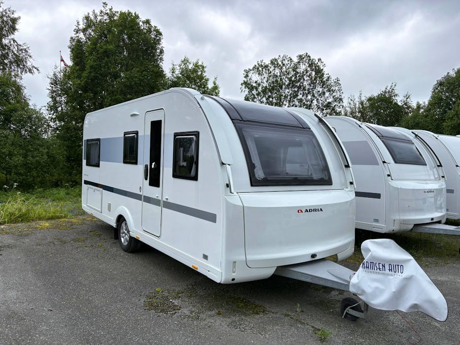 Adria Adora 502 UL 2 enkle senger / Flott sittegruppe i front / ALDE#0