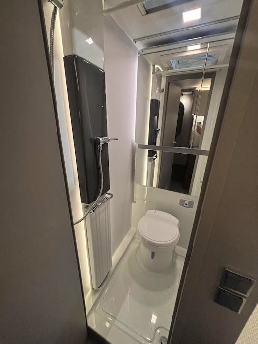 Adria Alpina 663 UK#17