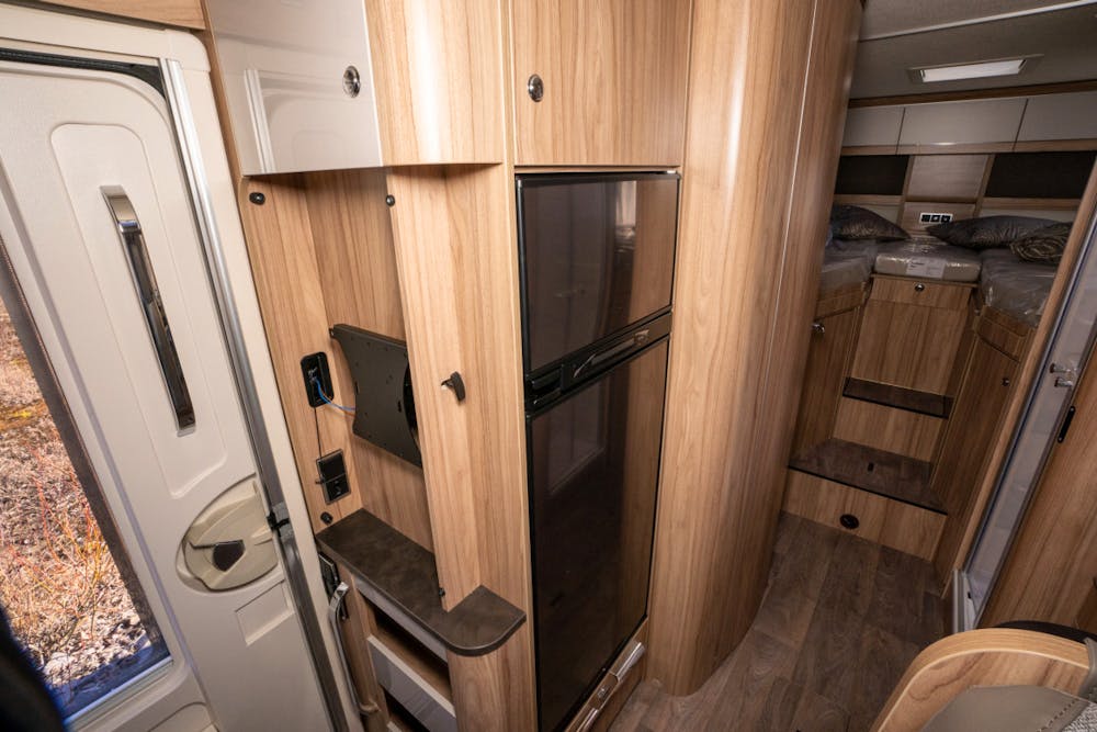 Hymer Exsis I 678 - UNDER 3500 KG - 9 TR.AUTOMAT - EL.GULVVARME - SEP.DUSJ - EKST. 12V/USB/230V UTTAK - STOR MEDIASKJERM - MULTIFUNK. RATT M.M.#25