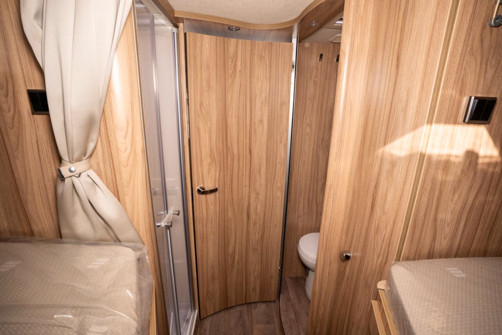 Hymer Exsis I 678 - UNDER 3500 KG - 9 TR.AUTOMAT - EL.GULVVARME - SEP.DUSJ - EKST. 12V/USB/230V UTTAK - STOR MEDIASKJERM - MULTIFUNK. RATT M.M.#36