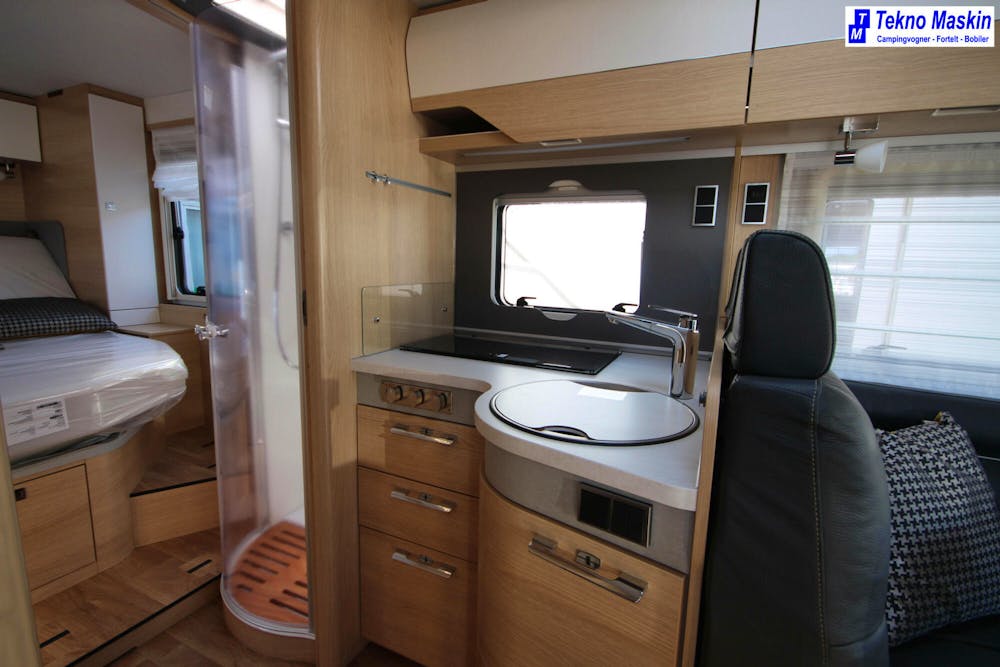 Hymer BMC I 690 Qeen seng- Alde Dobbelt Bunn-Skinn#10