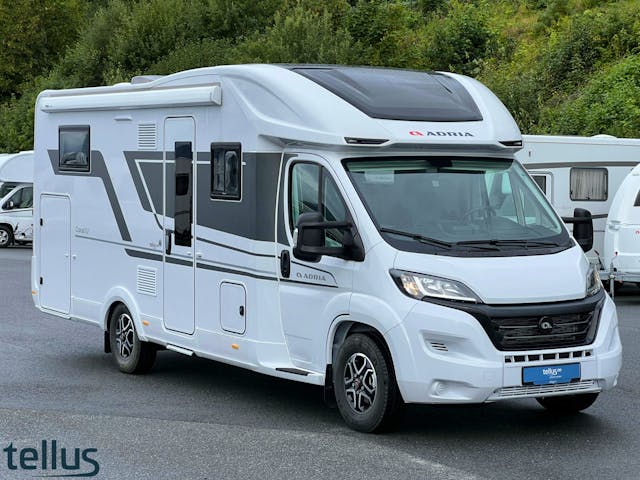 Adria Coral Plus 670 DL - 3500KG | FACE TO FACE | ENKLE SENGER