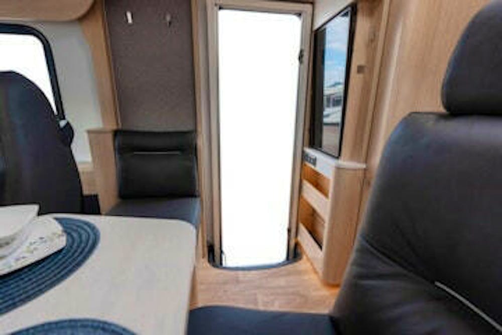 Hymer BMC-I 600 White Line#27