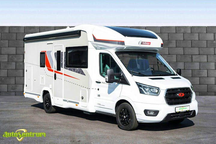 Challenger 240 OPEN EDITION Ford 170 hk 2,0L automat