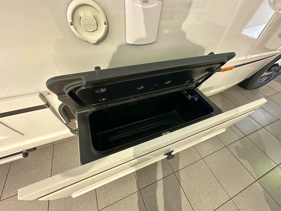Niesmann+Bischoff Bischoff Smove 7,4E Automat 150HK#10