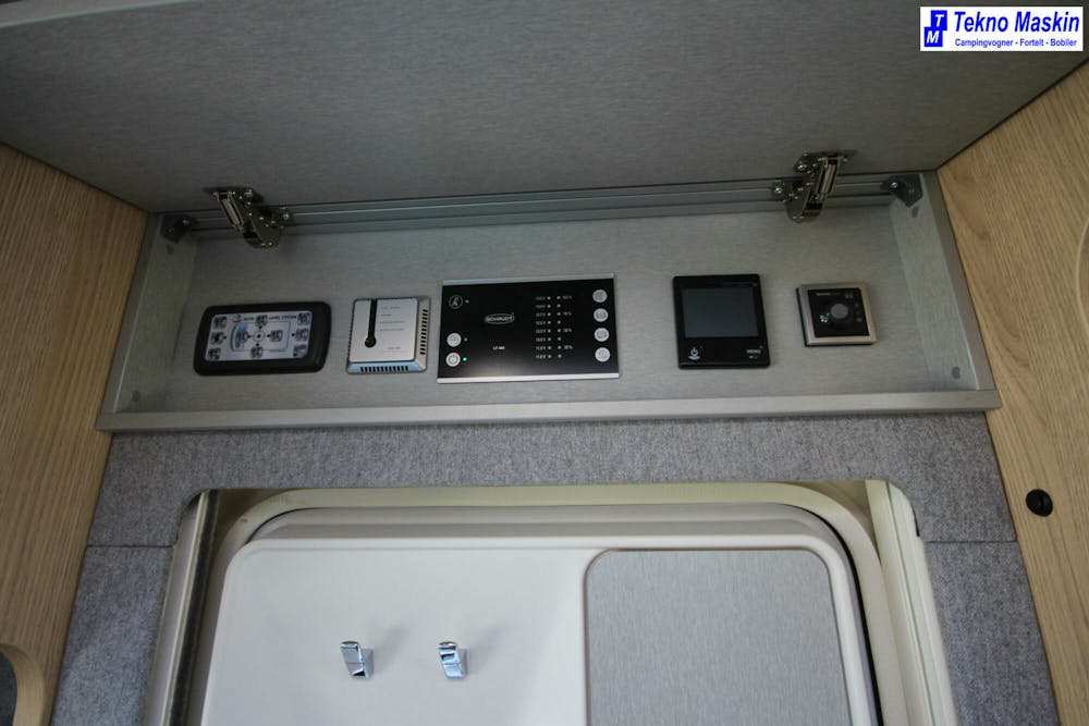 Hymer B 780ML Hydrauliske støtteben-Inverter- Skinn interiør#19