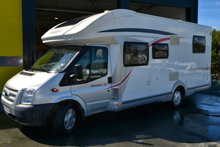 Challenger Genesis 54 M12 Sunroof