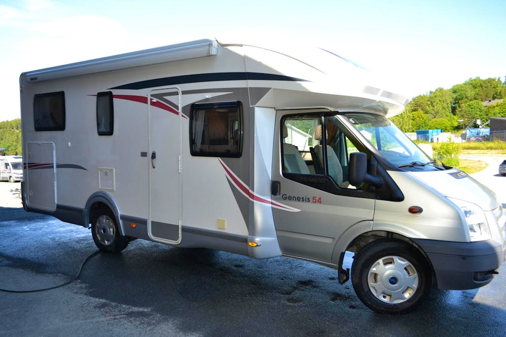 Challenger Genesis 54 M12 Sunroof#5