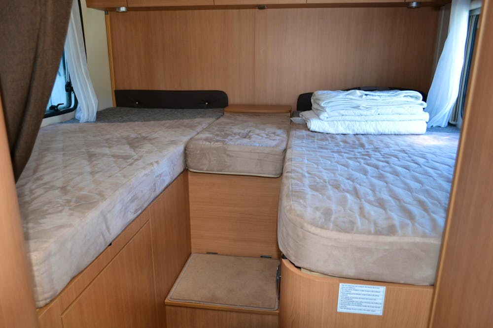 Challenger Genesis 54 M12 Sunroof#18
