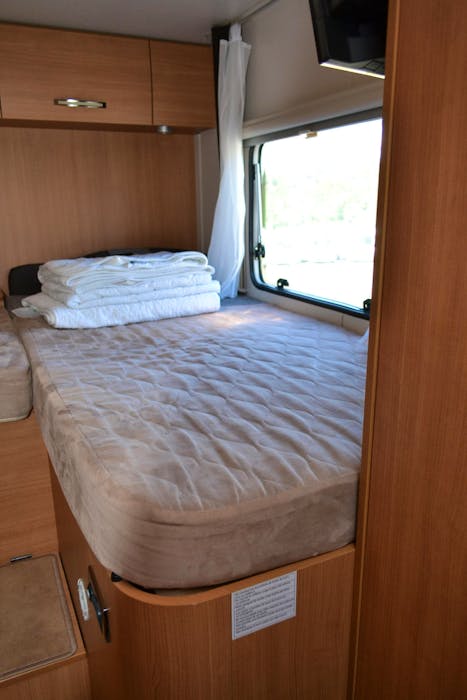 Challenger Genesis 54 M12 Sunroof#20