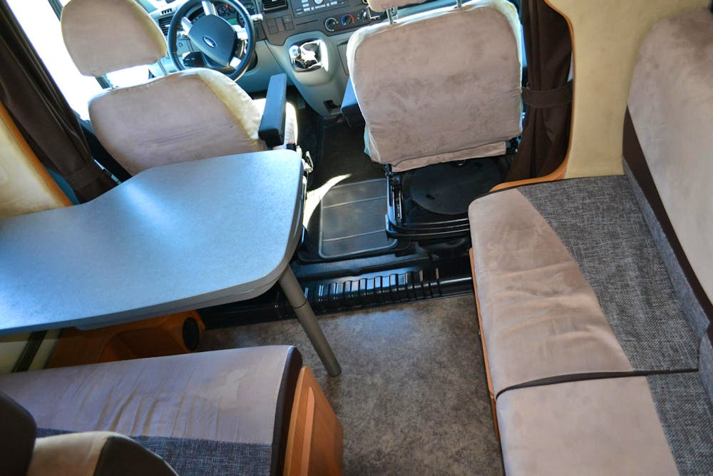 Challenger Genesis 54 M12 Sunroof#27