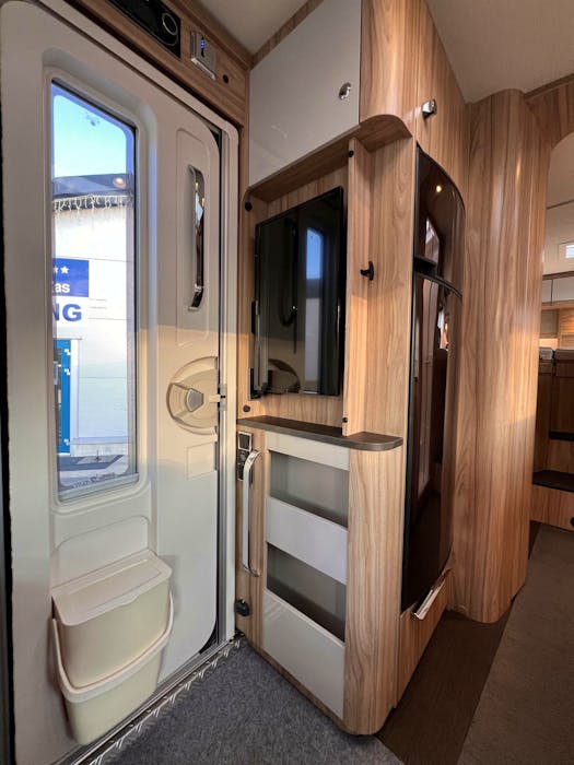 Hymer Exsis-i 678#20