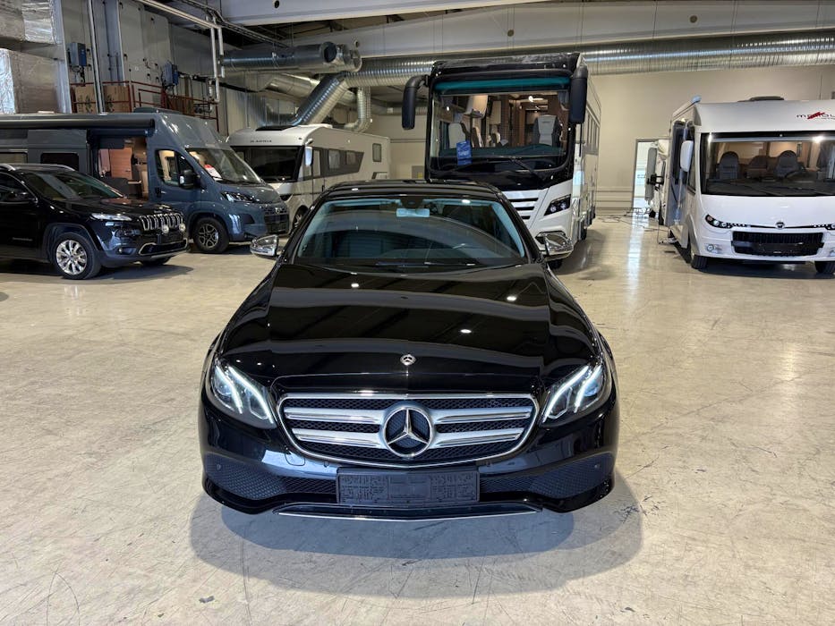 Mercedes-Benz E-Klasse 220D 4 MATIC#1