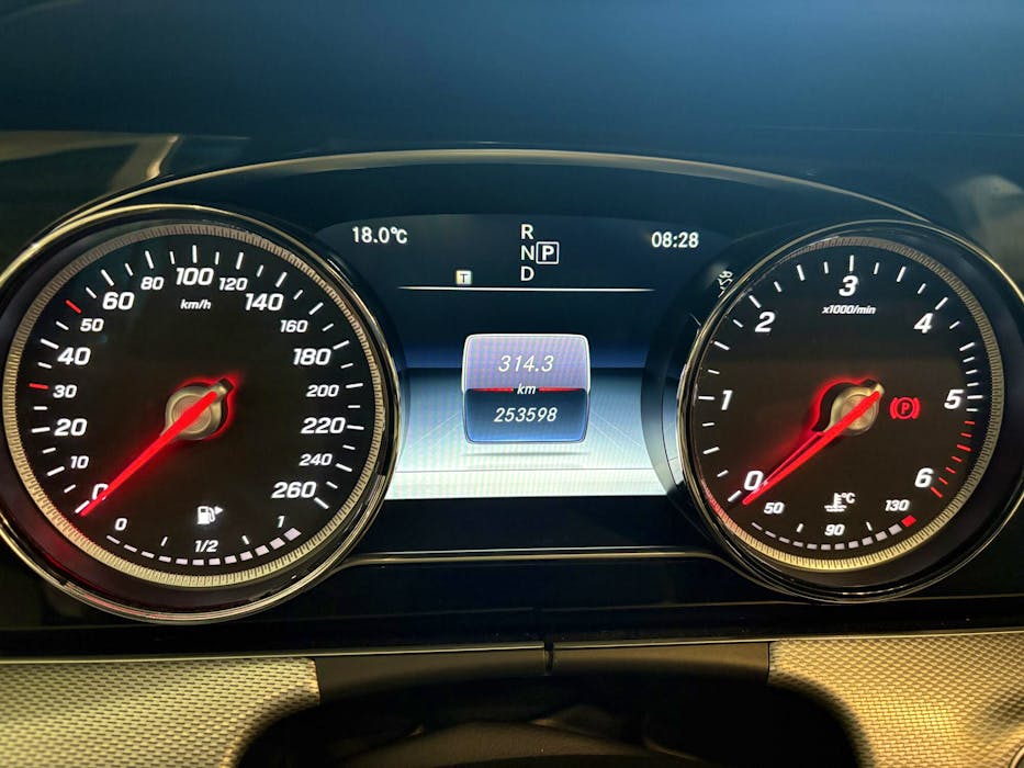 Mercedes-Benz E-Klasse 220D 4 MATIC#15