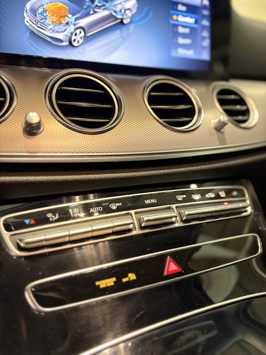 Mercedes-Benz E-Klasse 220D 4 MATIC#25