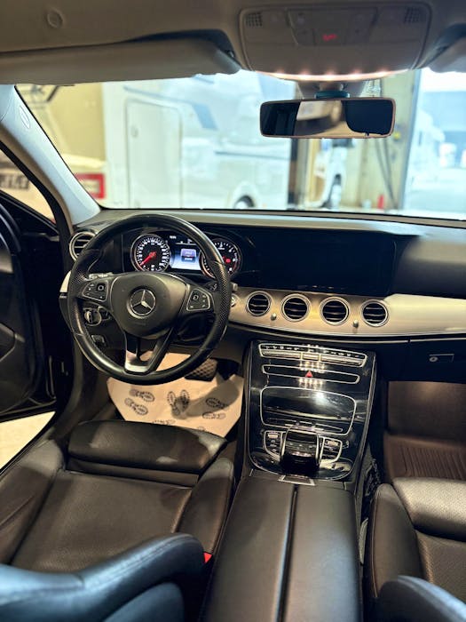 Mercedes-Benz E-Klasse 220D 4 MATIC#30