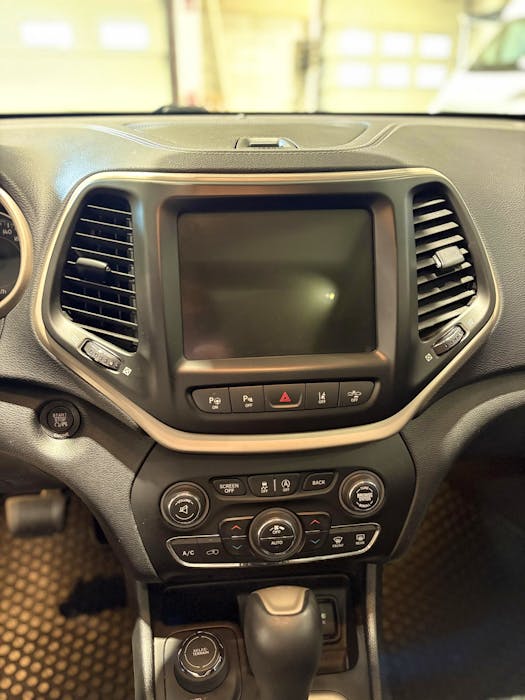 Jeep Cherokee#16