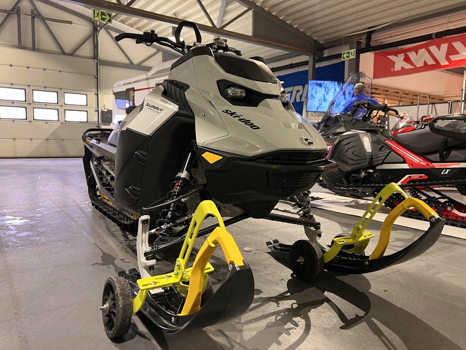 Ski-doo Summit Adrenaline 146 600R E-TEC#1